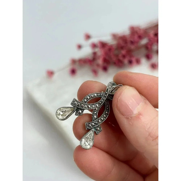 Silver Toned Crossover Style Avon Vintage Art Deco Teardrop Rhinestone Earrings - Picture 9 of 9